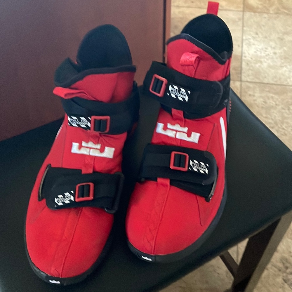 Nike Lebron Soldier Size 10
